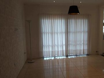 Casa en venta . 2 Dormitorios 1 Baño - Cochera - 260Mts2 - Lisandro Olmos