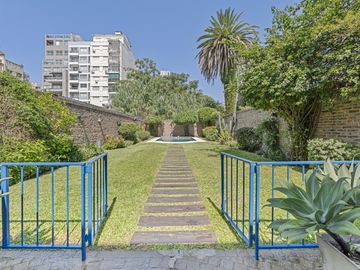 CASA - VENTA - 4 AMB - JARDIN - PISCINA - PARRILLA - COCHERAS - VILLA DEL PARQUE