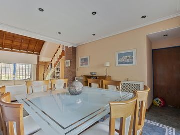 CASA - VENTA - 4 AMB - JARDIN - PISCINA - PARRILLA - COCHERAS - VILLA DEL PARQUE