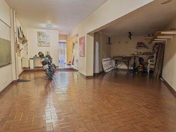 CASA - VENTA - 4 AMB - JARDIN - PISCINA - PARRILLA - COCHERAS - VILLA DEL PARQUE