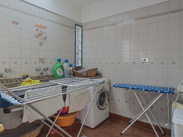 CASA - VENTA - 4 AMB - JARDIN - PISCINA - PARRILLA - COCHERAS - VILLA DEL PARQUE