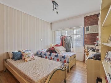 CASA - VENTA - 4 AMB - JARDIN - PISCINA - PARRILLA - COCHERAS - VILLA DEL PARQUE