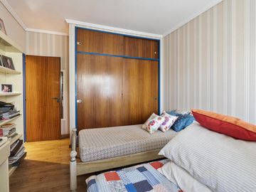 CASA - VENTA - 4 AMB - JARDIN - PISCINA - PARRILLA - COCHERAS - VILLA DEL PARQUE