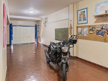 CASA - VENTA - 4 AMB - JARDIN - PISCINA - PARRILLA - COCHERAS - VILLA DEL PARQUE