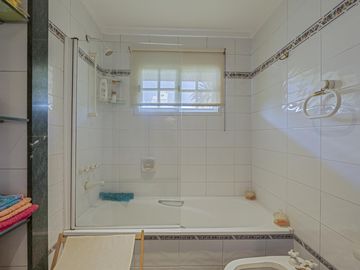 CASA - VENTA - 4 AMB - JARDIN - PISCINA - PARRILLA - COCHERAS - VILLA DEL PARQUE