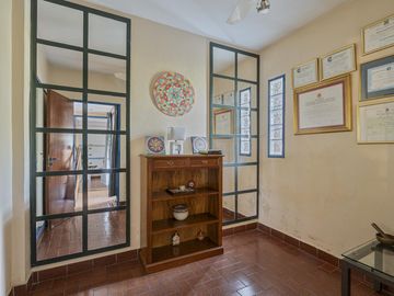 CASA - VENTA - 4 AMB - JARDIN - PISCINA - PARRILLA - COCHERAS - VILLA DEL PARQUE