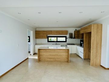Casa en venta - Barrio Don Joaquin, Canning