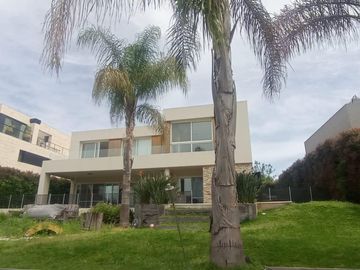 Venta Casa en El Yacht Nordelta