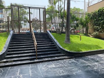 Se vende Dapartamento  en primer piso  Surco