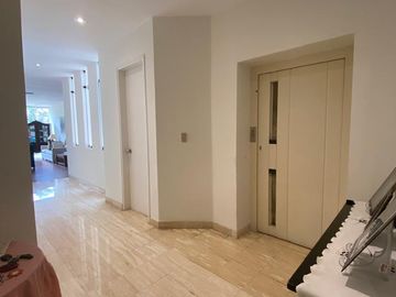 Se vende Dapartamento  en primer piso  Surco