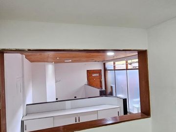 Se alquila oficina en Miraflores
