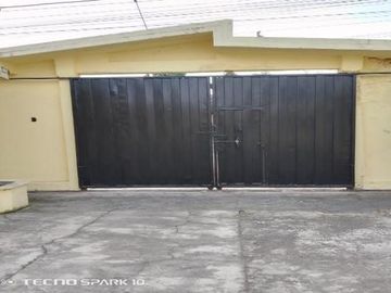 CASA CON LOCALES COMERCIALES, EN LA INDEPENDENCIA QUININDÉ
