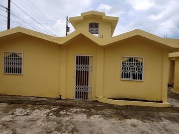 CASA CON LOCALES COMERCIALES, EN LA INDEPENDENCIA QUININDÉ