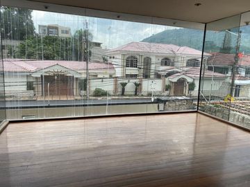 CASA EN VENTA EN URBANIZACIÓN SANTA CECILIA, GUAYAQUIL