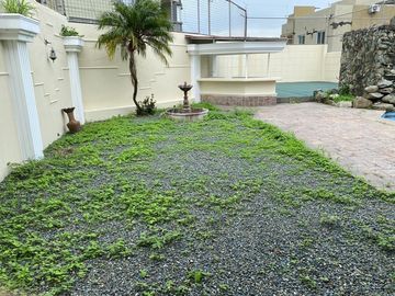CASA EN VENTA EN URBANIZACIÓN SANTA CECILIA, GUAYAQUIL
