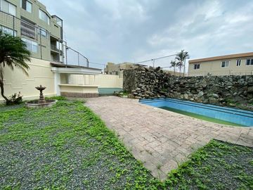CASA EN VENTA EN URBANIZACIÓN SANTA CECILIA, GUAYAQUIL