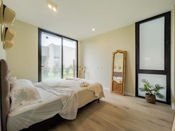 VENTA - Casa 3 Dormitorios con Pileta  - Barrio Puerto Roldán