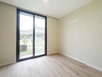 VENTA - Casa 3 Dormitorios con Pileta  - Barrio Puerto Roldán