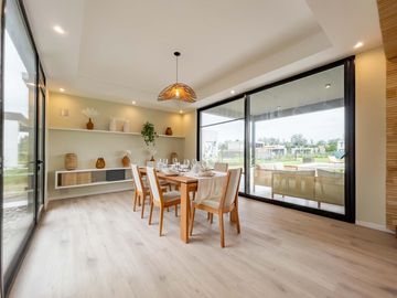 VENTA - Casa 3 Dormitorios con Pileta  - Barrio Puerto Roldán