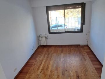 Casa en  ALQUILER 4 Dormitorios + escritorio, Zona CENTRO