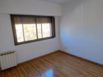Casa en  ALQUILER 4 Dormitorios + escritorio, Zona CENTRO
