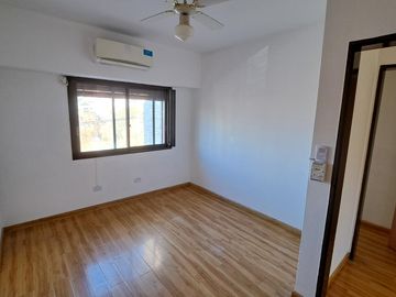 Casa en  ALQUILER 4 Dormitorios + escritorio, Zona CENTRO