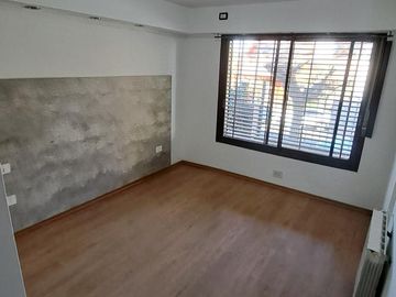 Casa en  ALQUILER 4 Dormitorios + escritorio, Zona CENTRO