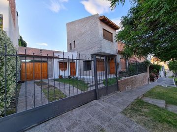 Casa en  ALQUILER 4 Dormitorios + escritorio, Zona CENTRO