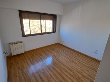 Casa en  ALQUILER 4 Dormitorios + escritorio, Zona CENTRO