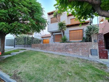 Casa en  ALQUILER 4 Dormitorios + escritorio, Zona CENTRO