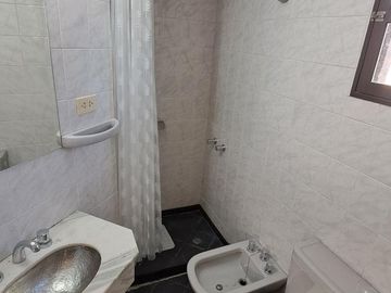 Casa en  ALQUILER 4 Dormitorios + escritorio, Zona CENTRO