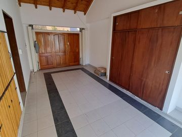 Casa en  ALQUILER 4 Dormitorios + escritorio, Zona CENTRO