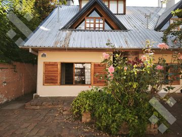 VENTA CASA 3 DORMITORIOS - CASCO CENTRICO - SAN MARTIN DE LOS ANDES