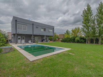 Casa en  area 1 San Sebastián OPORTUNIDAD MB
