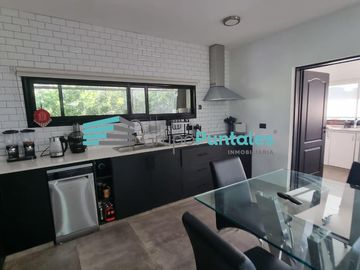 Hermosa Casa en Barrio Lagos de Canning con 5 dormitorios y piscina