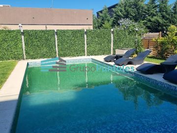 Hermosa Casa en Barrio Lagos de Canning con 5 dormitorios y piscina