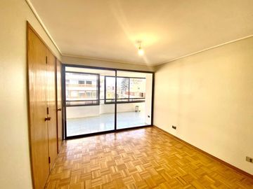 Gran Departamento 4D4B con estac. Y bodega, Providencia