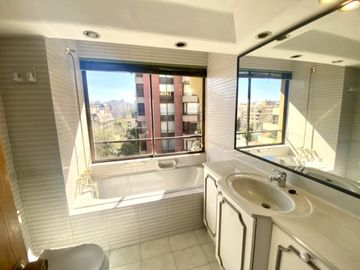 Gran Departamento 4D4B con estac. Y bodega, Providencia