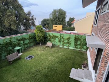 Residencia en Lomas de las Palmas UNA PLANTA