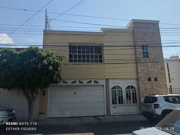 CASA EN VENTA EN LA COLONIA SAN JAVIER ZONA CENTRO