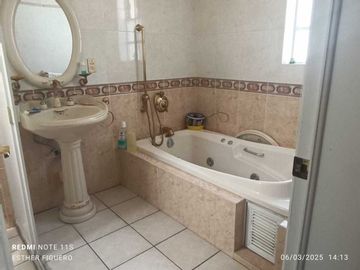 CASA EN VENTA EN LA COLONIA SAN JAVIER ZONA CENTRO