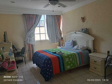 CASA EN VENTA EN LA COLONIA SAN JAVIER ZONA CENTRO