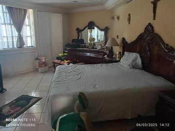 CASA EN VENTA EN LA COLONIA SAN JAVIER ZONA CENTRO