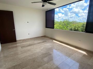 Casa de 4 recámaras en venta dentro de privada con amenidades en Conkal, Mérida