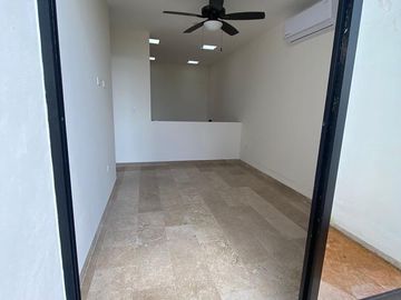 Casa de 4 recámaras en venta dentro de privada con amenidades en Conkal, Mérida