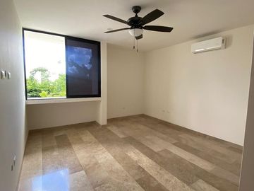 Casa de 4 recámaras en venta dentro de privada con amenidades en Conkal, Mérida
