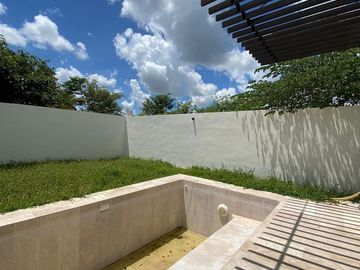 Casa de 4 recámaras en venta dentro de privada con amenidades en Conkal, Mérida