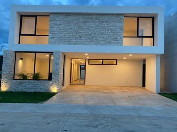 Casa de 4 recámaras en venta dentro de privada con amenidades en Conkal, Mérida