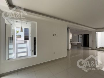 Casa en Esquina en Venta con Jardin Zona Animas