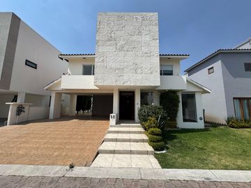 VENTA DE CASA EN FRACCIONAMIENTO RANCHO EL MESÓN  EN CALIMAYA